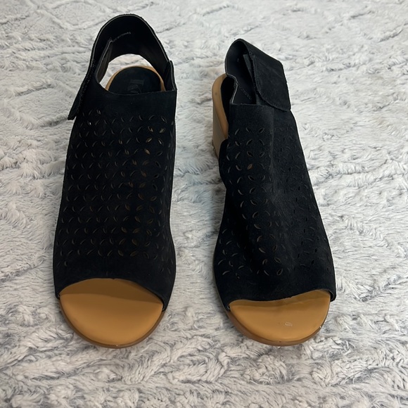 Korks Black Suede Perforated 2” Heel Adjustable Strap Size 11 - Picture 2 of 6